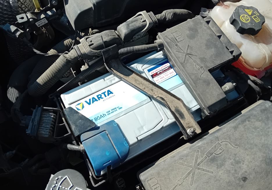 Die im Chevrolet Orlando 2.0D diesel 2011 batterie eingebaute Batterie